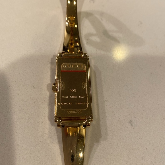 Gucci women’s watch - Picture 3 of 13